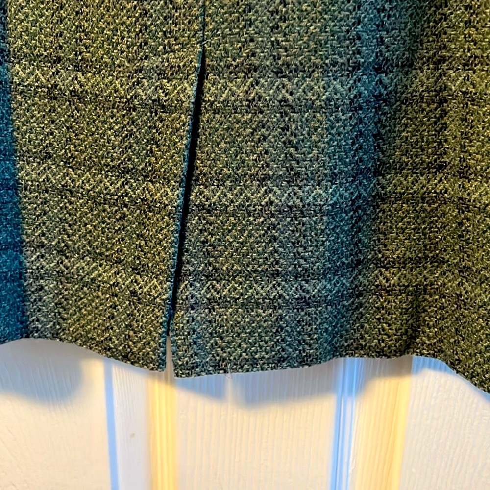 Pristine Women's 100% wool plaid Jones New York  skirt, fully lined. - Picture 8 of 8